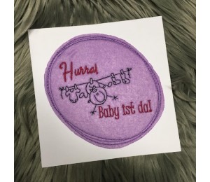 Stickdate - Baby an Wäscheleine Doodle